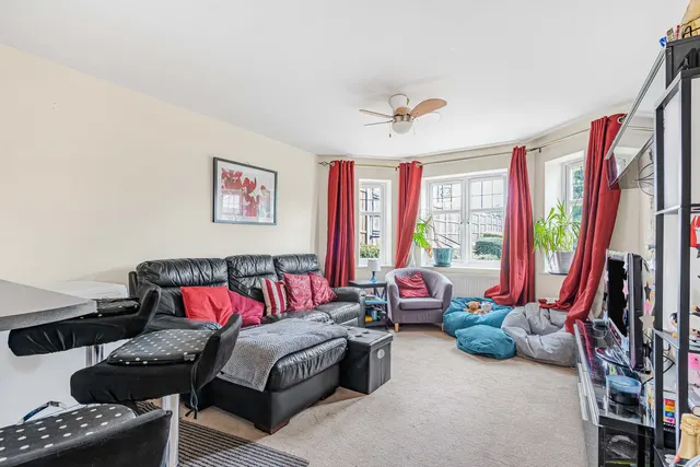 Thorpe Road, Staines-upon-Thames, TW18, photo 2