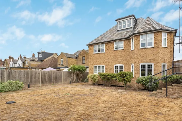 Thorpe Road, Staines-upon-Thames, TW18, photo 1