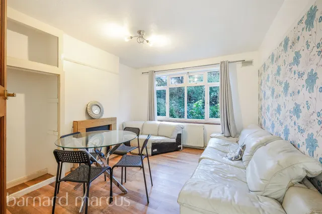 Martin Way, Morden, SM4, photo 3