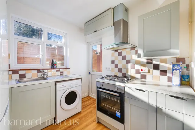 Martin Way, Morden, SM4, photo 2