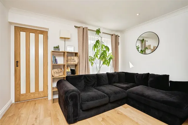 Upper Yarborough Road, East Cowes, PO32, photo 3
