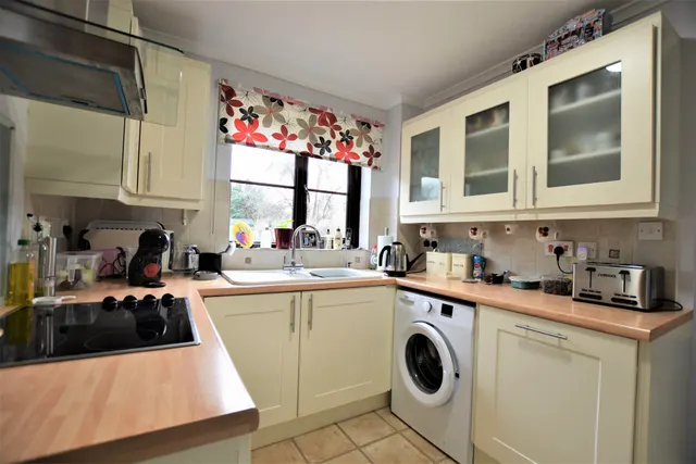 Photo 3 — Southend Crescent, Eltham, SE9 2SD