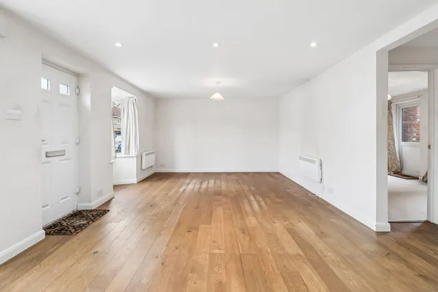 Photo 3 — Magnum House High St, Lane End HP14 3JG