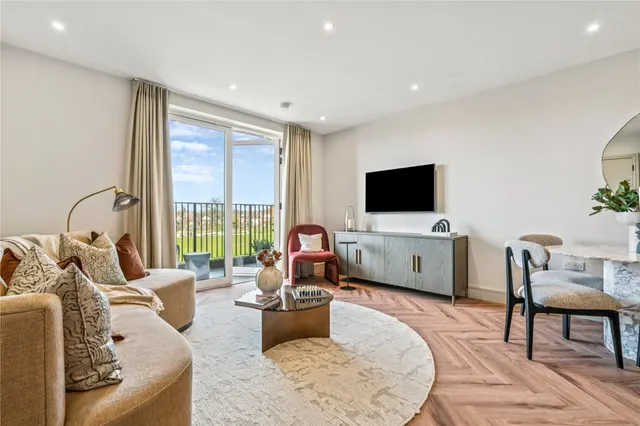 London Square, Bicknell Way, SW17, photo 1