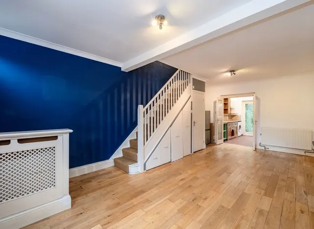 Photo 3 — Sandilands Road, Fulham, SW6