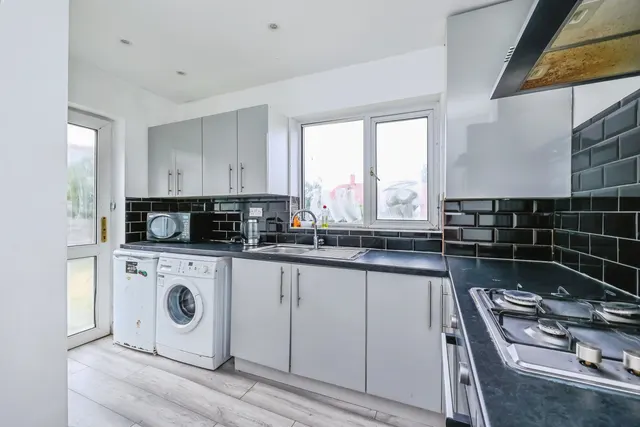 Tiverton Close, Nottingham, NG8, photo 1