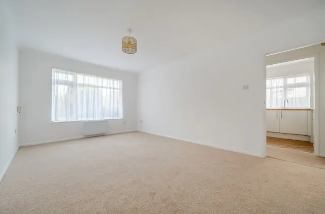 Clifton Gardens, Worthing, BN11, photo 3