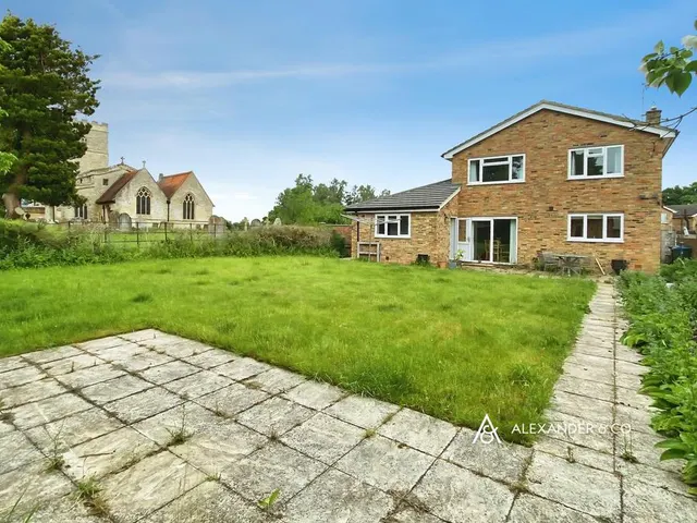 Old Manor Close, Whaddon, MK17, photo 2