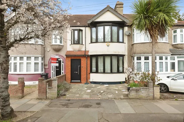 Fairlop Road, ILFORD, Essex, IG6, photo 1