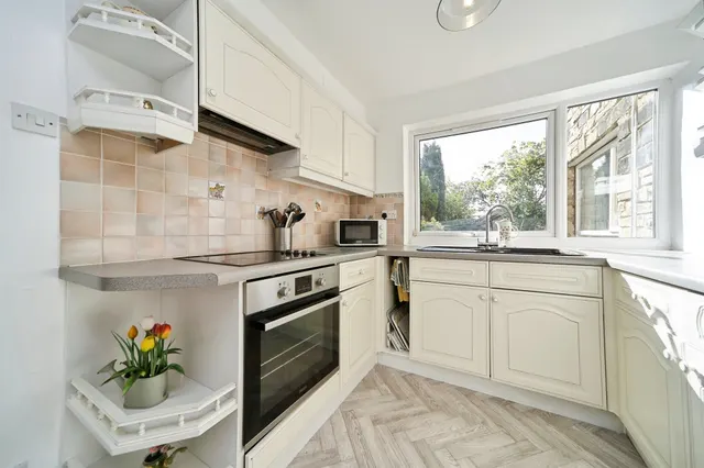 Renton Drive, Guiseley, LS20, photo 2