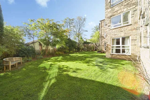 Renton Drive, Guiseley, LS20, photo 3