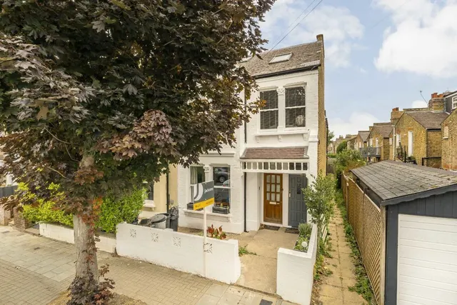 Trentham Street, SW18, photo 1