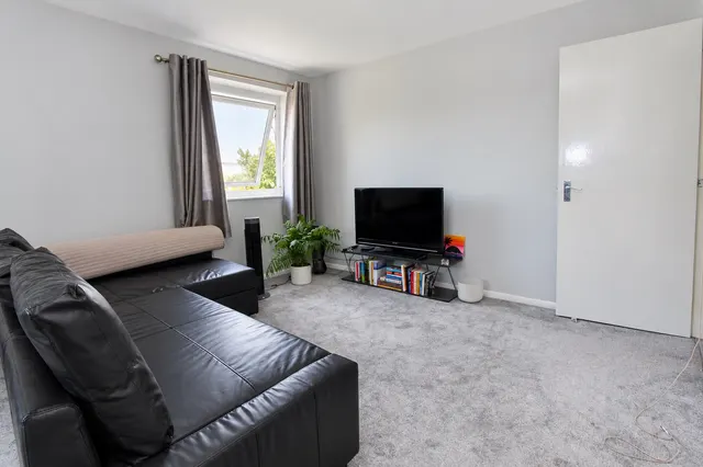 Huxley Close, Northolt, UB5, photo 2