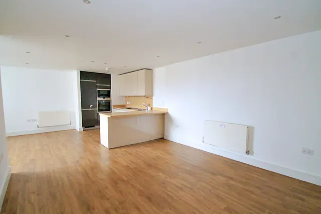 High Road, Wembley, HA9, photo 2
