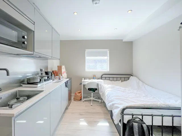 Studio 2, 71 Addison Gardens, Surbiton, photo 1