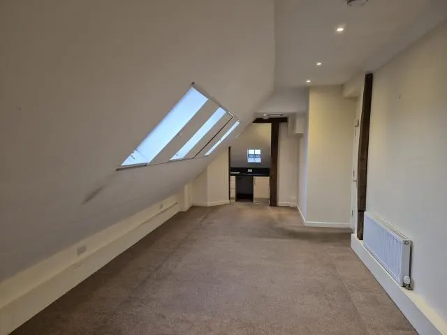 The Broadway, Thatcham, RG19, photo 2