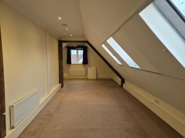 The Broadway, Thatcham, RG19, photo 3