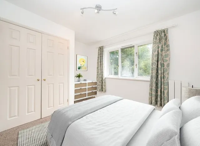Photo 2 — Marksbury Avenue, Kew, TW9