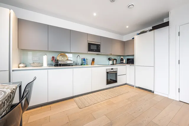 Photo 2 — Flat 65, Burnell Building, 1 Wilkinson Close, London