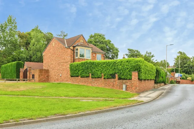 Doncaster Road, Crofton, Wakefield, photo 1