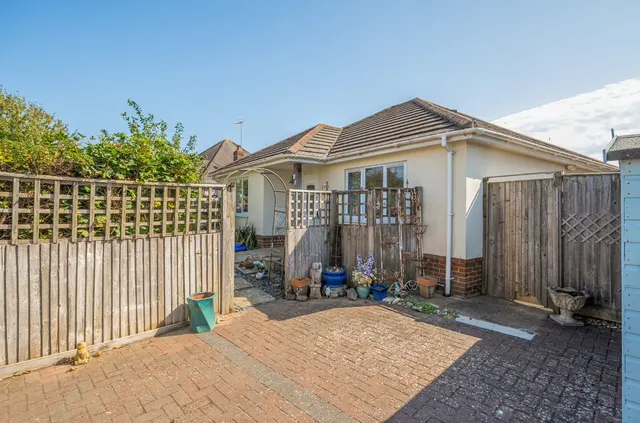 Elm Park, Ferring, BN12, photo 1