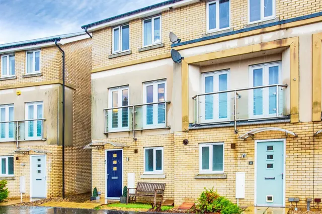 Lancaster Gate, Upper Cambourne, CB23, photo 1