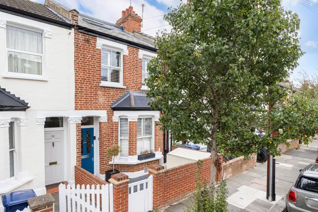 Priory Road, London, W4, photo 1