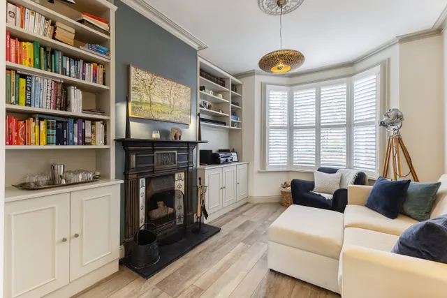 Priory Road, London, W4, photo 2