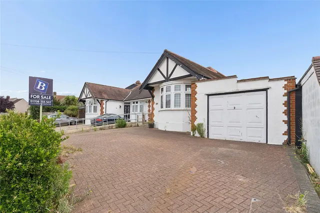 Ayr Way, Rise Park, RM1, photo 1
