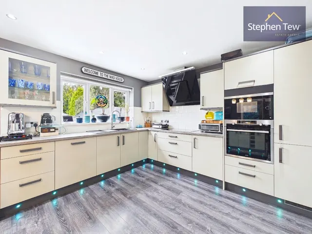 Tennyson Drive, Bispham, FY2, photo 2
