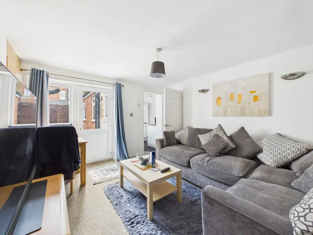 Photo 2 — Flat 1, 26 Brunswick Square, Gloucester, GL1 1UN
