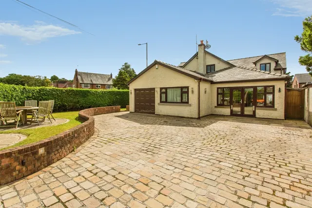 Garstang Road, Barton, PR3, photo 1