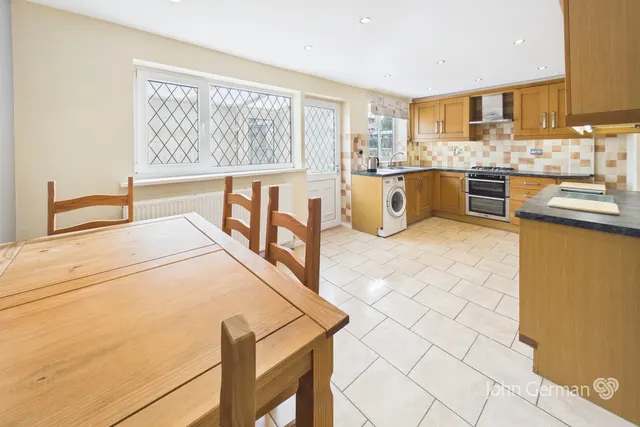 Shipton Drive, Uttoxeter, photo 2