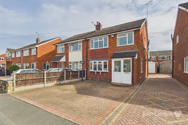 Shipton Drive, Uttoxeter, photo 1