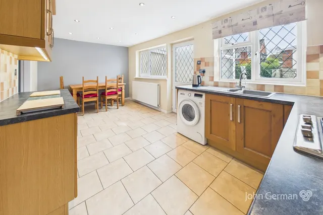 Shipton Drive, Uttoxeter, photo 3