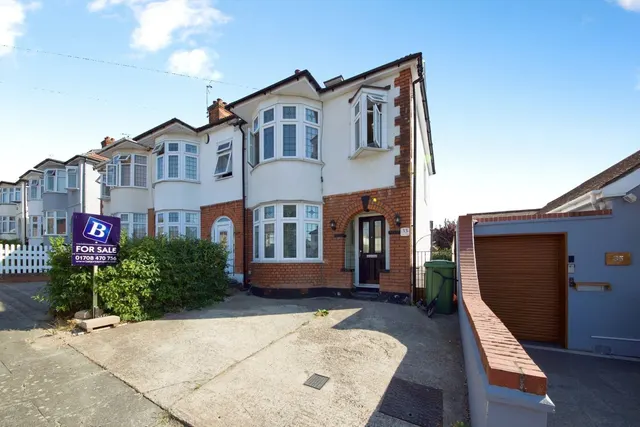 Staverton Road, Hornchurch, RM11 — photo 1
