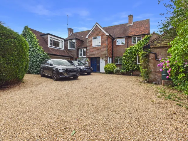 Beaconsfield, photo 1