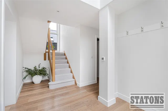 Photo 2 — Crouch Lane, Goffs Oak, EN7 6TH