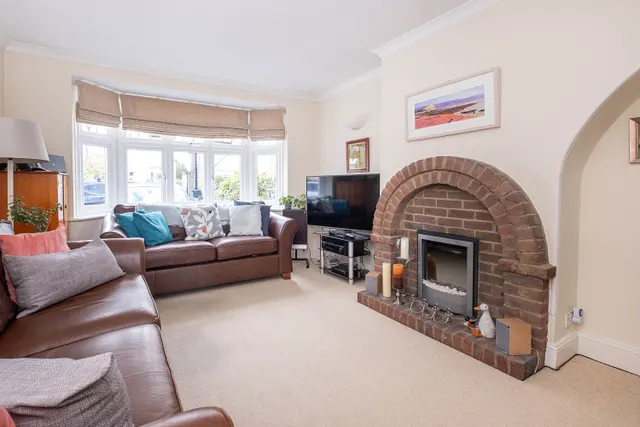 Rydal Gardens, Hounslow, TW3, photo 2