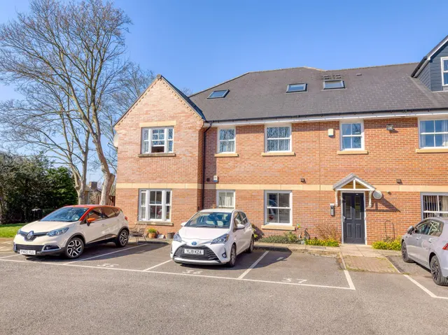 Grove Court, Worksop, S80, photo 1