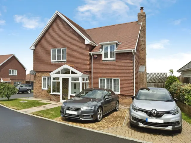 High Halden, TN26, photo 1