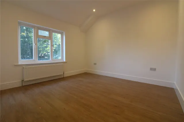 Halsbury Road East, Northolt, UB5, photo 1