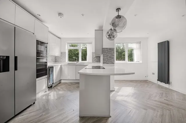 Woodlands Road, Redhill, Surrey, RH1 6HA, photo 1