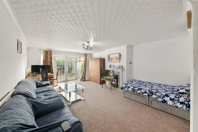 Whytecroft, Hounslow, photo 2
