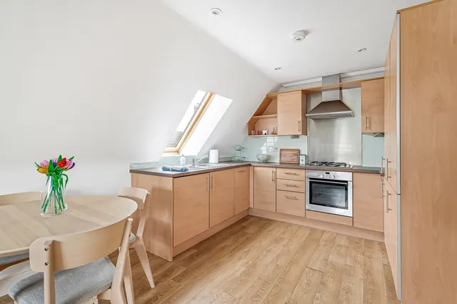 Victoria Street, Englefield Green, TW20, photo 3