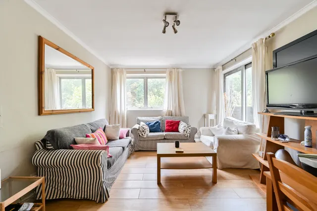 3 St Mary-Le-Park Court, 52 Parkgate Road, London, photo 1