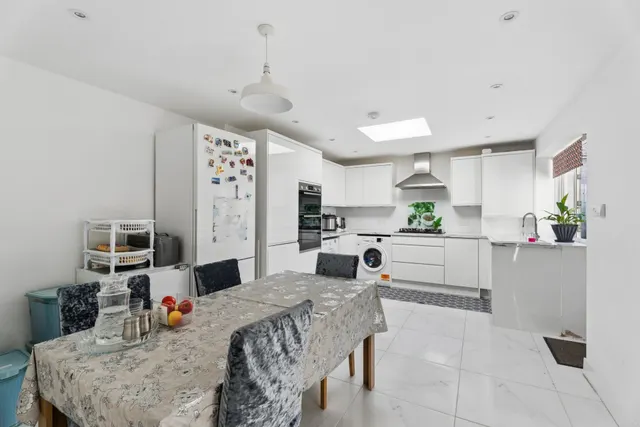 Ash Road, High Wycombe, HP12, photo 3