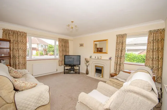 Oakdale Close, Downend, BS16, photo 2