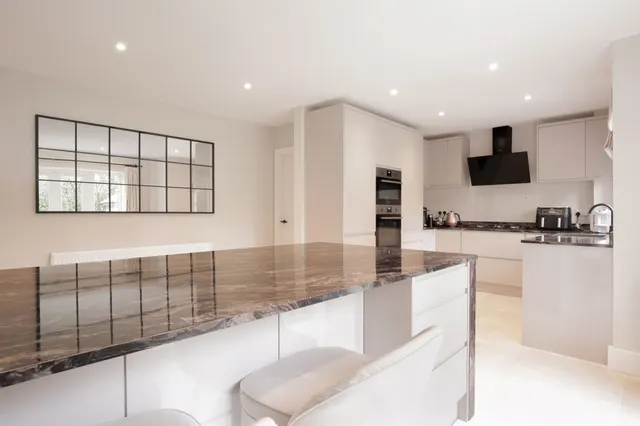 Hale, Altrincham, photo 3