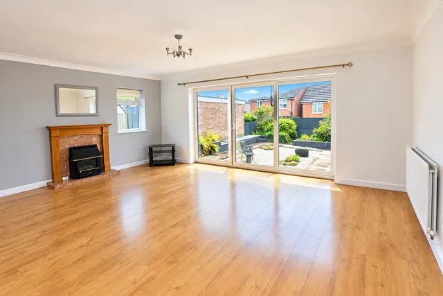 Price Close, Loggerheads, photo 3